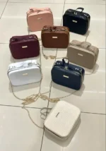 Kadın Aksesuarlı Minimal El Çantası